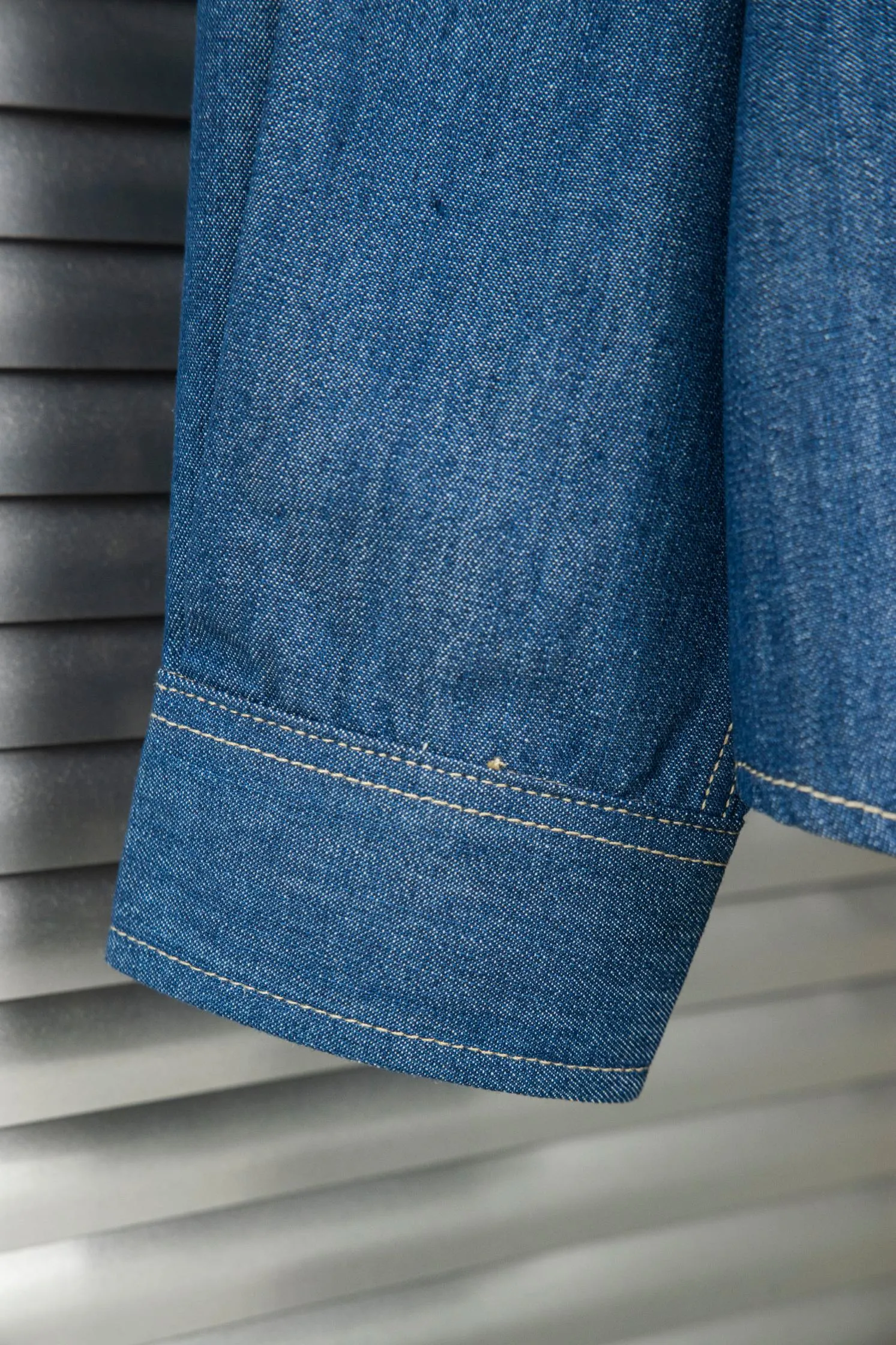 🅿️250 New: Style number: B115 Ralph Lauren/Ralph Lauren classic color small label couple's washed denim long-sleeved shirt 1️⃣ Made of high-quality denim fabric, the upper body is soft and comfortable, extremely delicate, has a solid, smooth and soft feel, and the fabric does not wrinkle, and the feel is invincible. The details are handled perfectly! 2️⃣Adopting the washing process, the workmanship details are perfectly controlled. They are all hemmed with vest technology, and the inside of the sleeves are also different. Different from the four-needle and five-thread workmanship, the collar is also designed with interlining, which shows high-end fashion and individuality. The style is fashionable, simple and elegant! 3️⃣It is very youthful and energetic, and can be easily worn by both men and women. It is very in line with the fashion aesthetic concepts of today's young people! Color: light blue, dark blue Size: S, M, L, XL